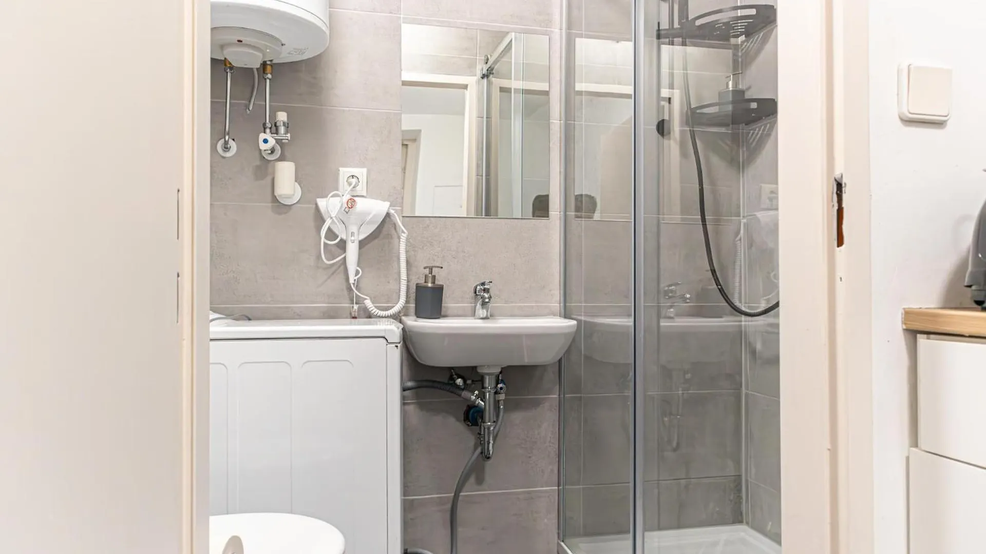 Convenient 2Br Apt. Near U6 Station Am Schoepfwerk Vienna Apartment