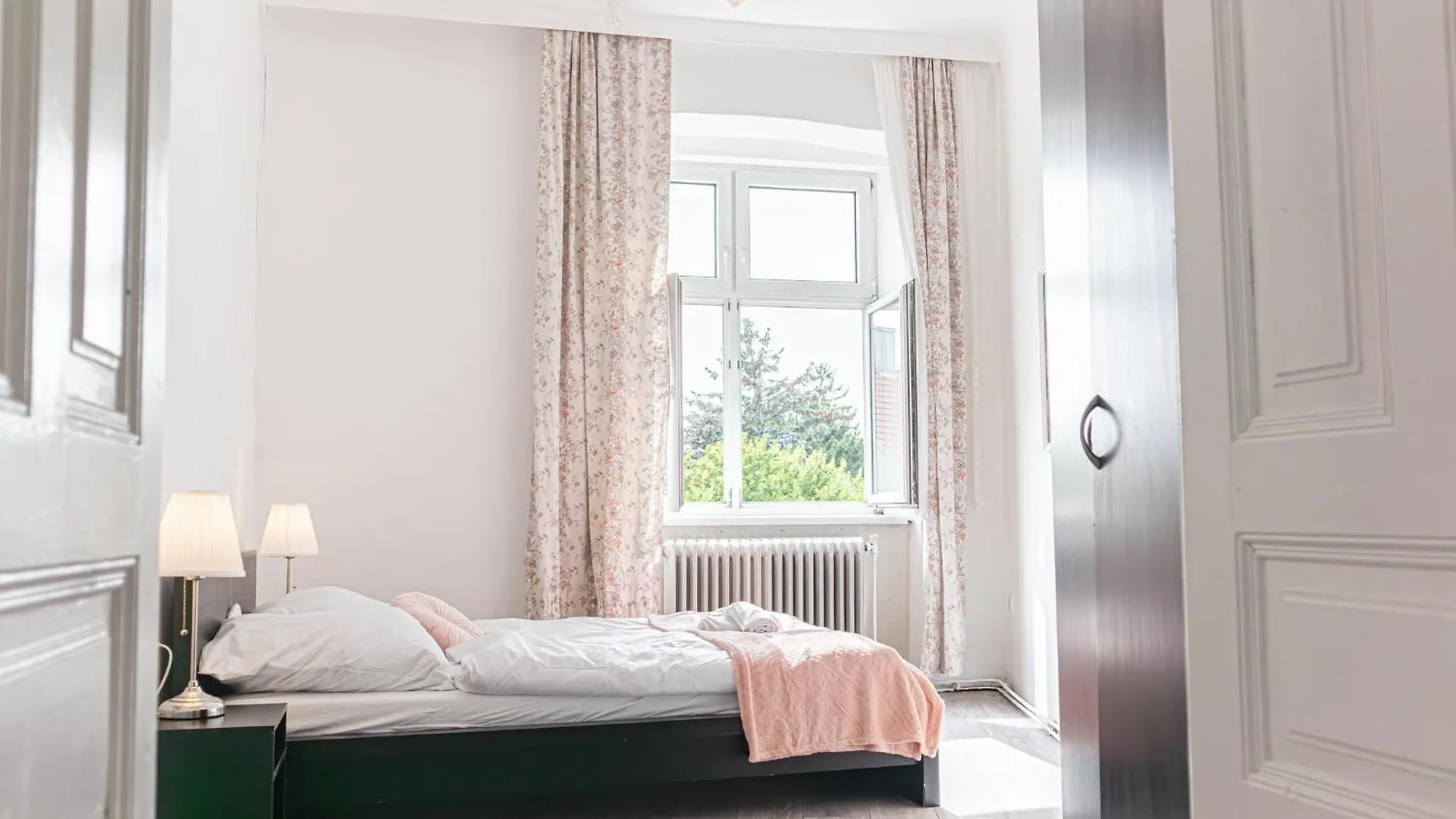 Convenient 2Br Apt. Near U6 Station Am Schoepfwerk Viena